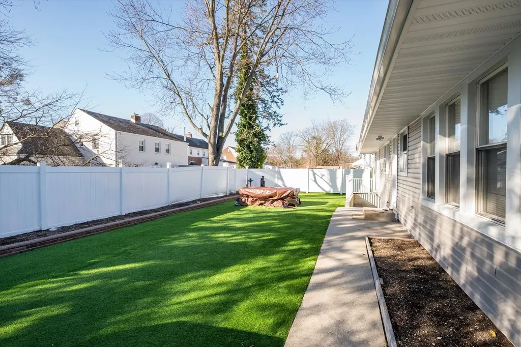 17 Willowbrook Lane Freeport NY 11520