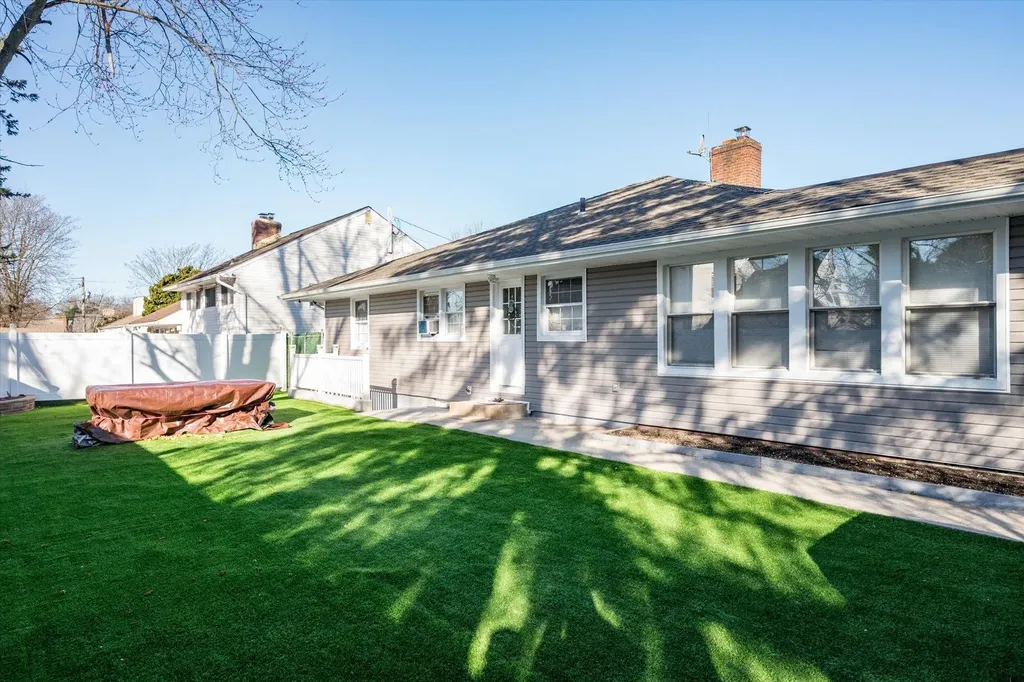 17 Willowbrook Lane Freeport NY 11520