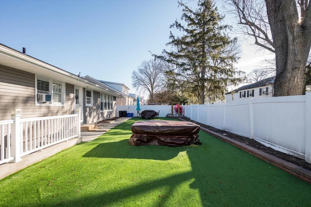 17 Willowbrook Lane Freeport NY 11520
