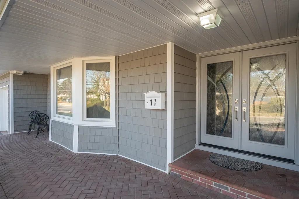 17 Willowbrook Lane Freeport NY 11520