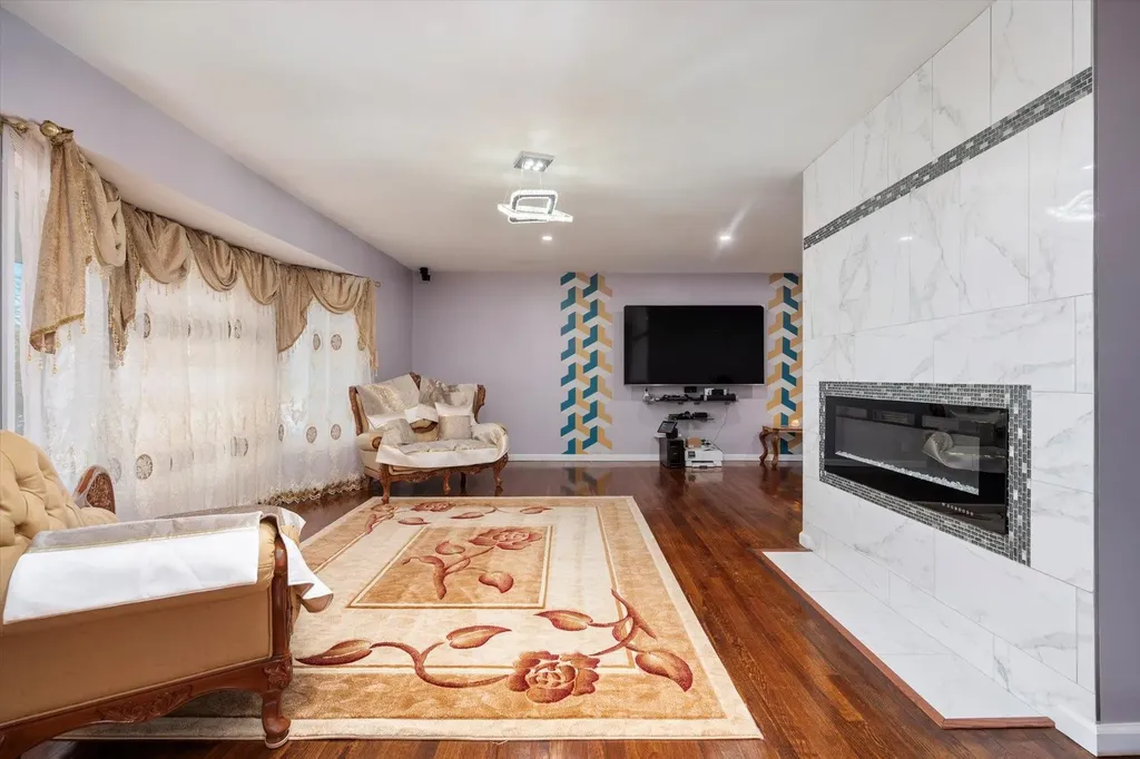 17 Willowbrook Lane Freeport NY 11520