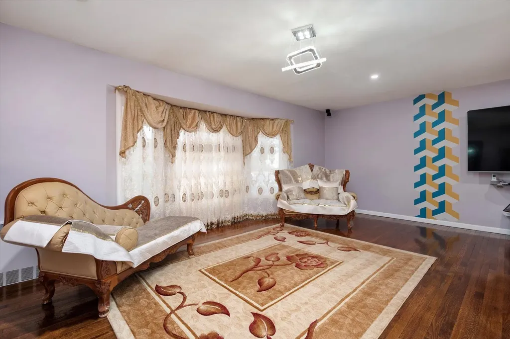 17 Willowbrook Lane Freeport NY 11520