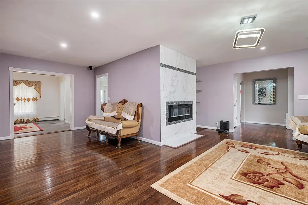 17 Willowbrook Lane Freeport NY 11520