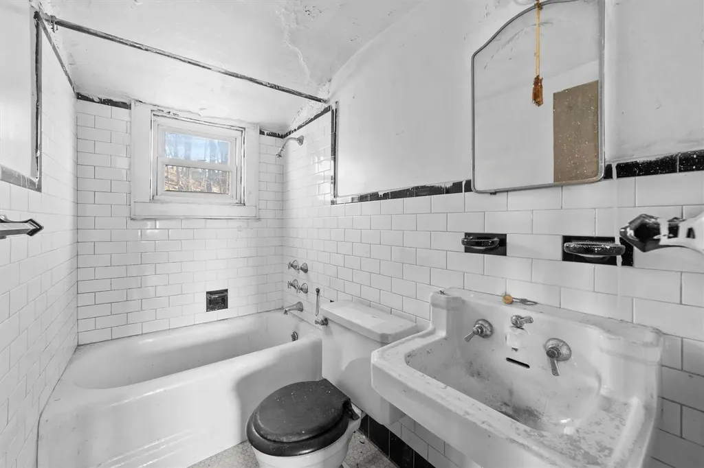 20 Lewis Parkway Yonkers NY 10705