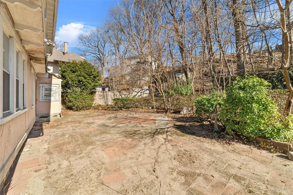20 Lewis Parkway Yonkers NY 10705