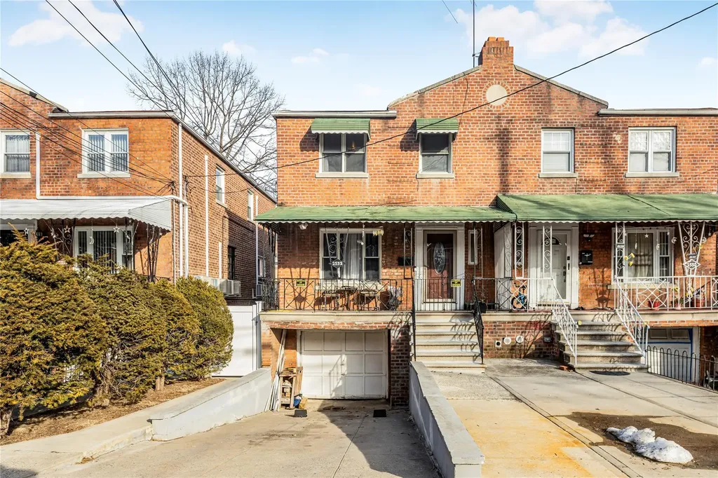 2552 Fish Avenue Bronx NY 10469