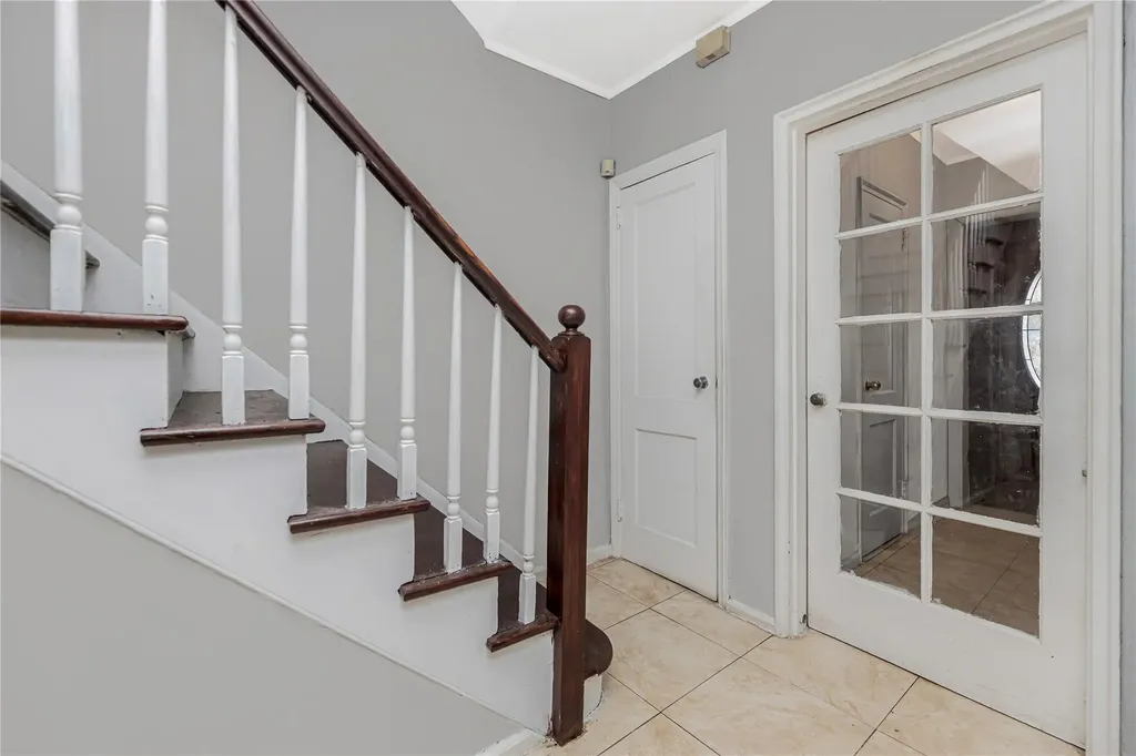 2552 Fish Avenue Bronx NY 10469