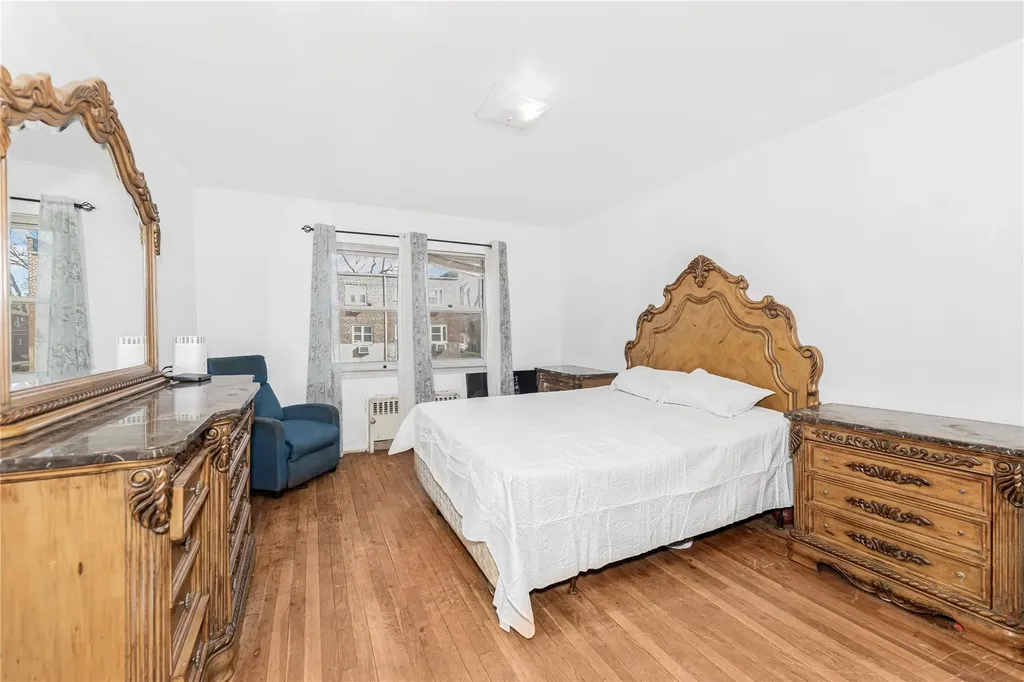 2552 Fish Avenue Bronx NY 10469