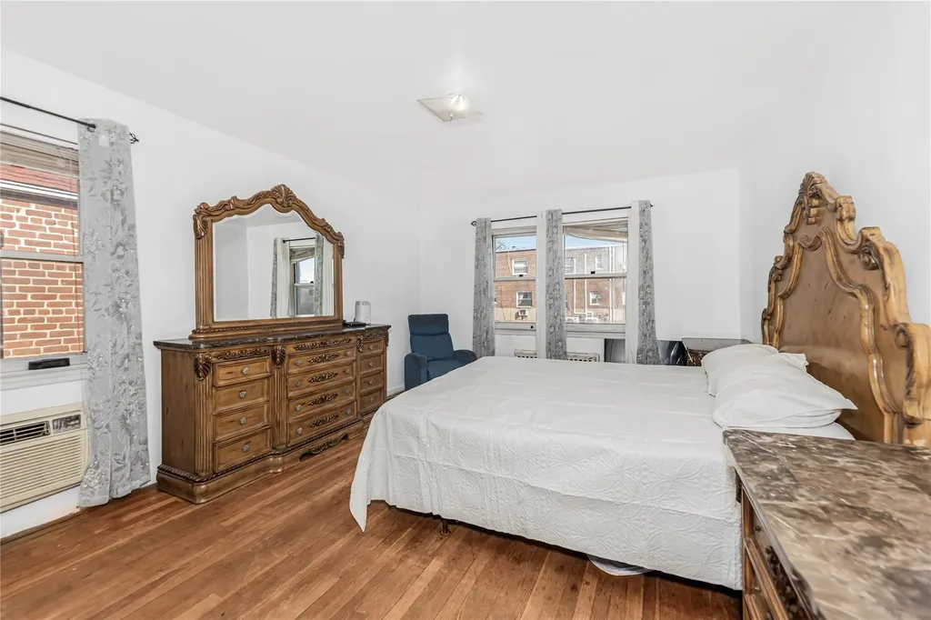 2552 Fish Avenue Bronx NY 10469