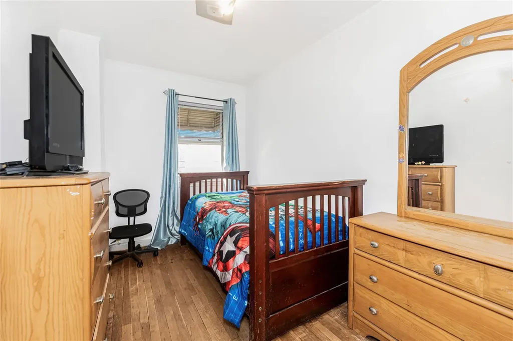 2552 Fish Avenue Bronx NY 10469