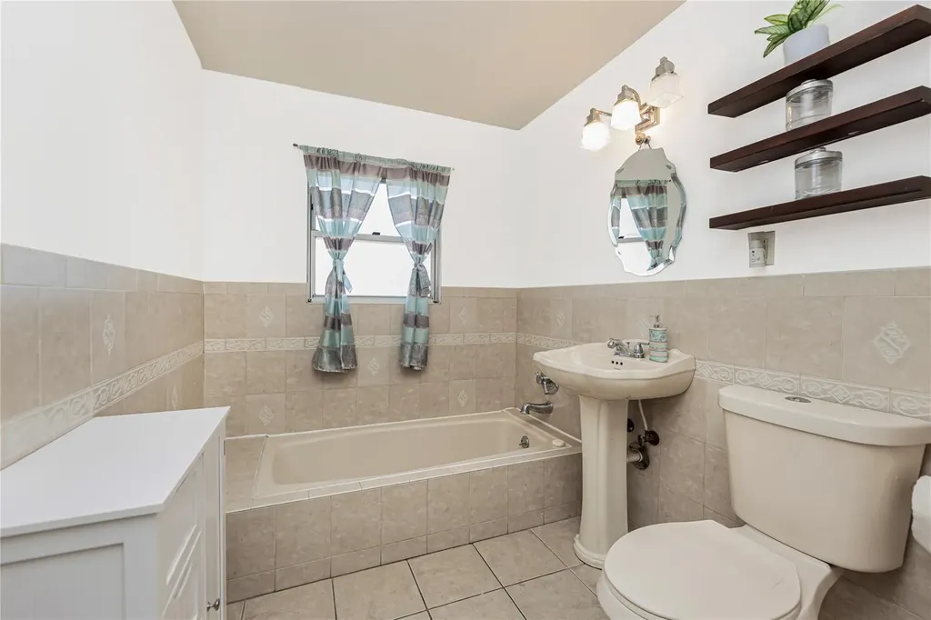 2552 Fish Avenue Bronx NY 10469