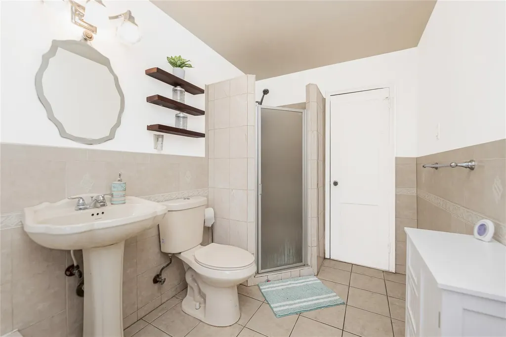 2552 Fish Avenue Bronx NY 10469