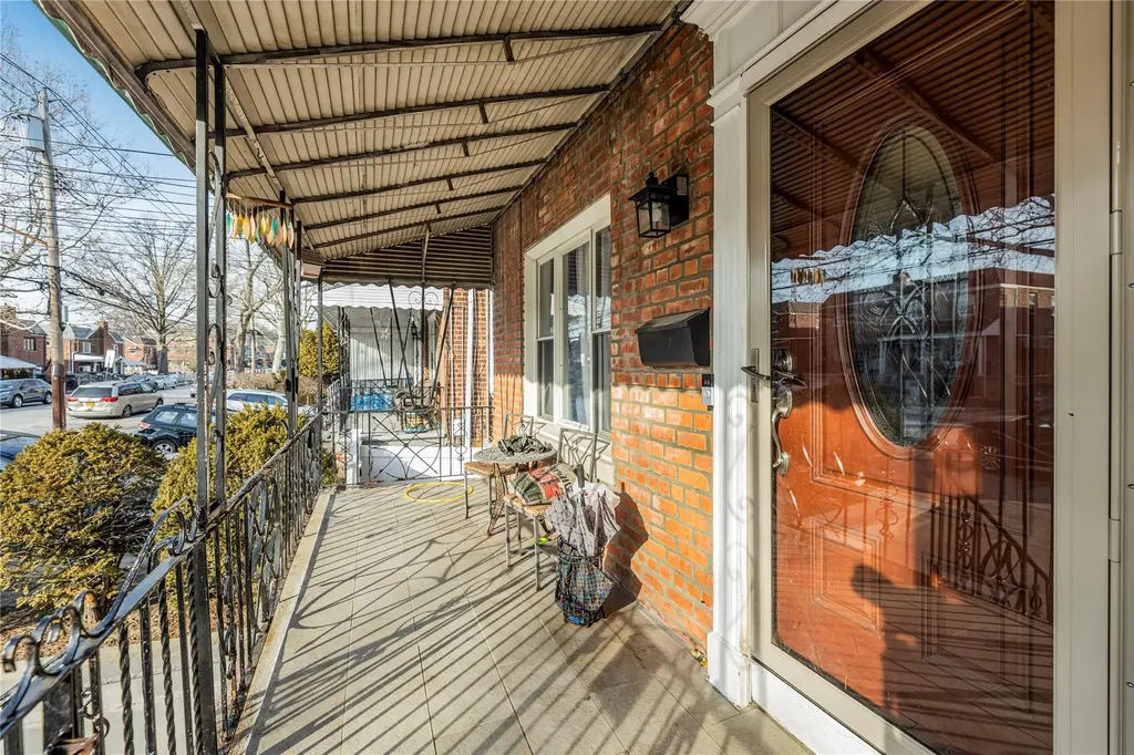 2552 Fish Avenue Bronx NY 10469