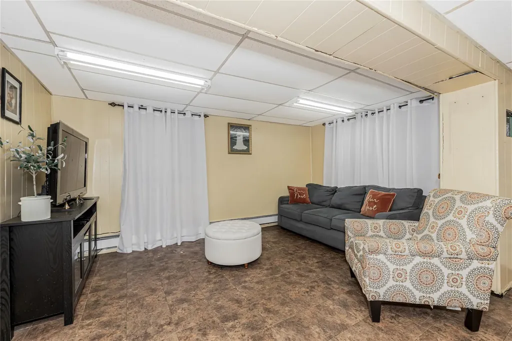 2552 Fish Avenue Bronx NY 10469