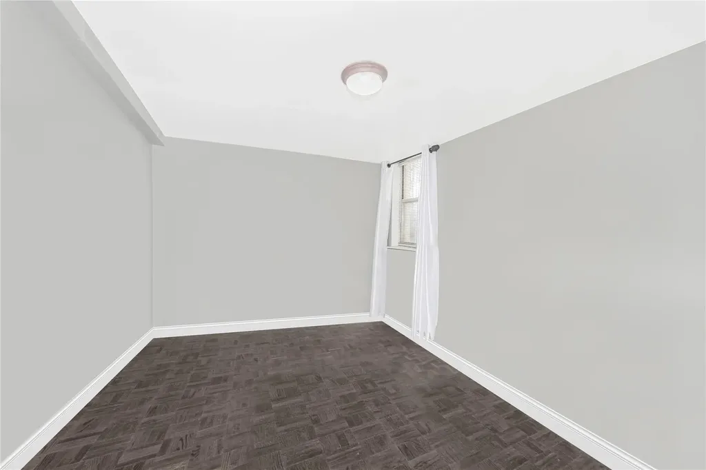2552 Fish Avenue Bronx NY 10469
