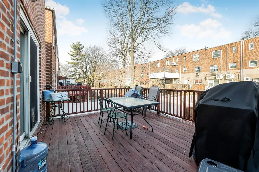 2552 Fish Avenue Bronx NY 10469
