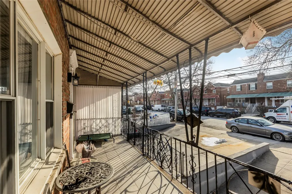 2552 Fish Avenue Bronx NY 10469