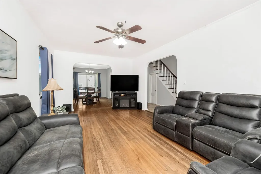 2552 Fish Avenue Bronx NY 10469