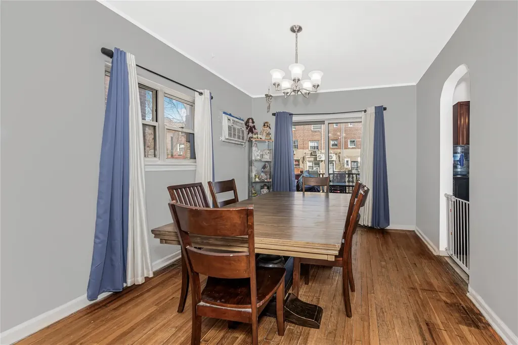 2552 Fish Avenue Bronx NY 10469