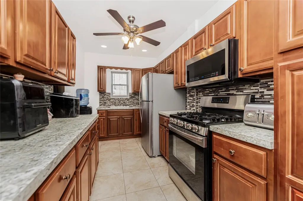 2552 Fish Avenue Bronx NY 10469
