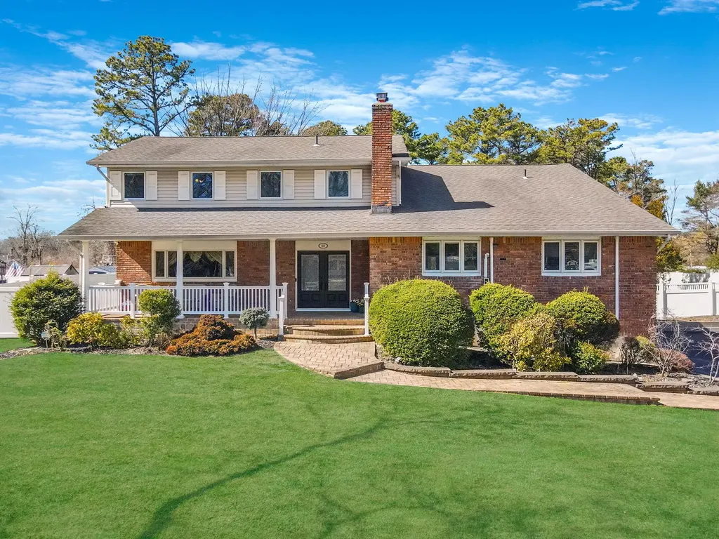 83 Old Brook Road Dix Hills NY 11746