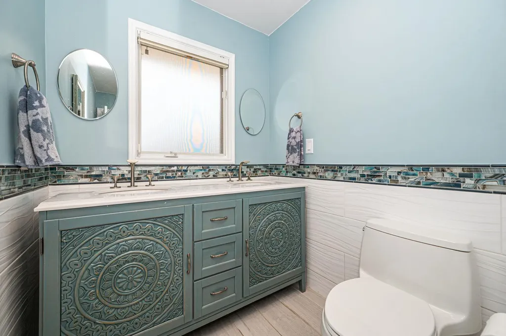 83 Old Brook Road Dix Hills NY 11746