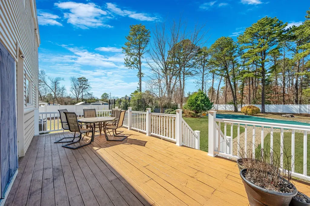 83 Old Brook Road Dix Hills NY 11746