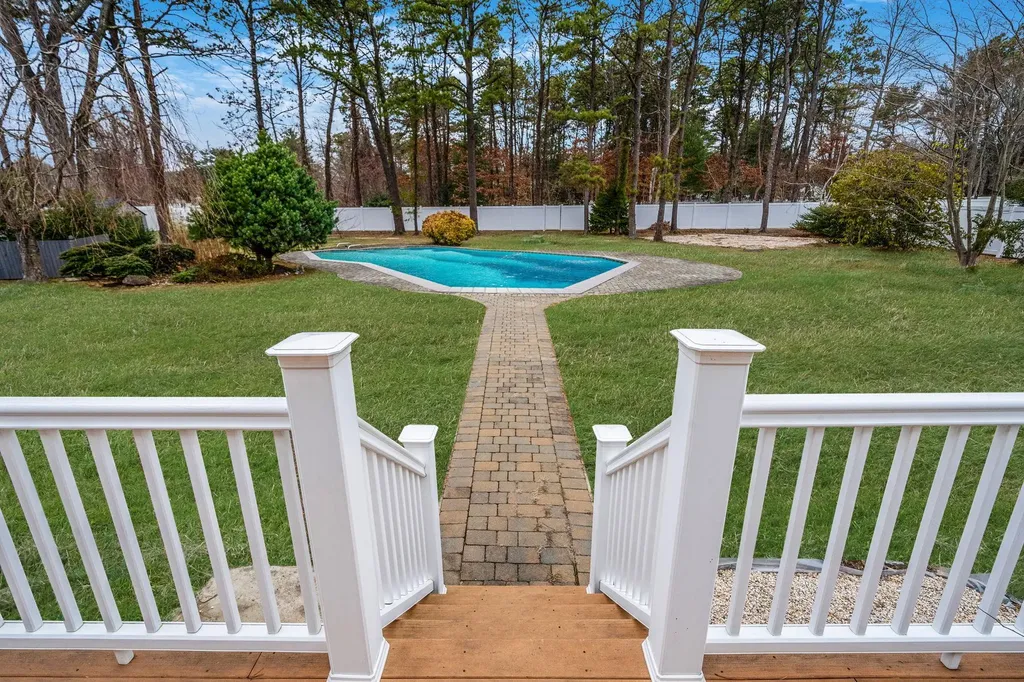 83 Old Brook Road Dix Hills NY 11746