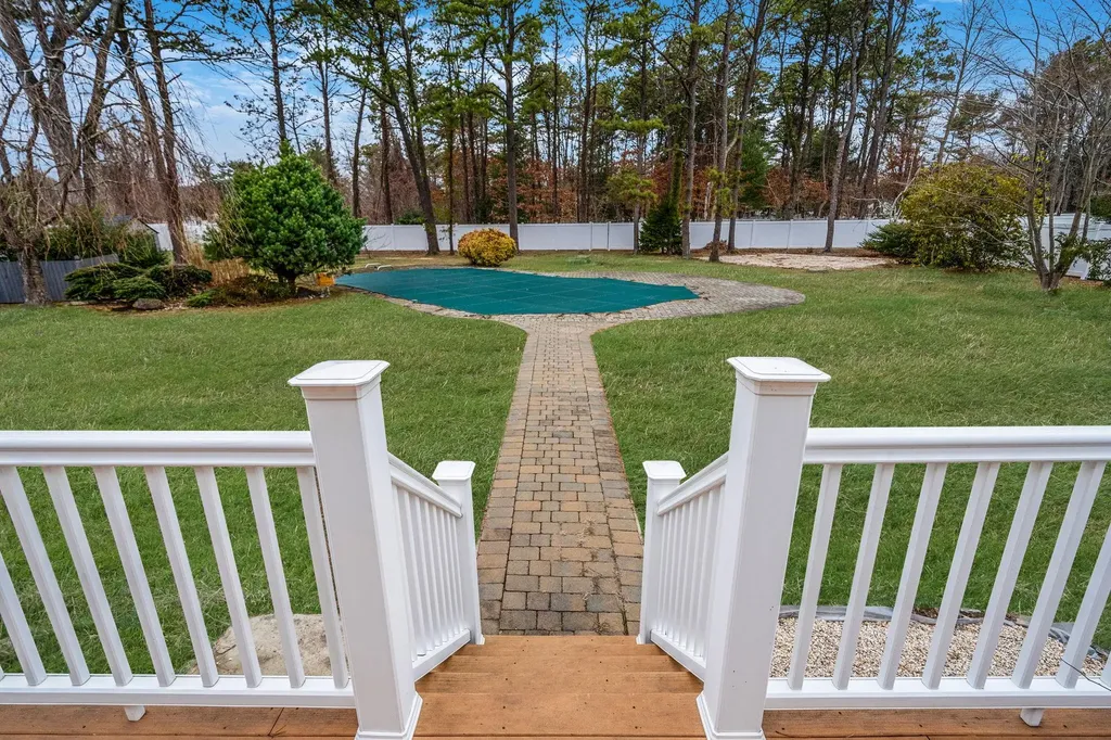83 Old Brook Road Dix Hills NY 11746