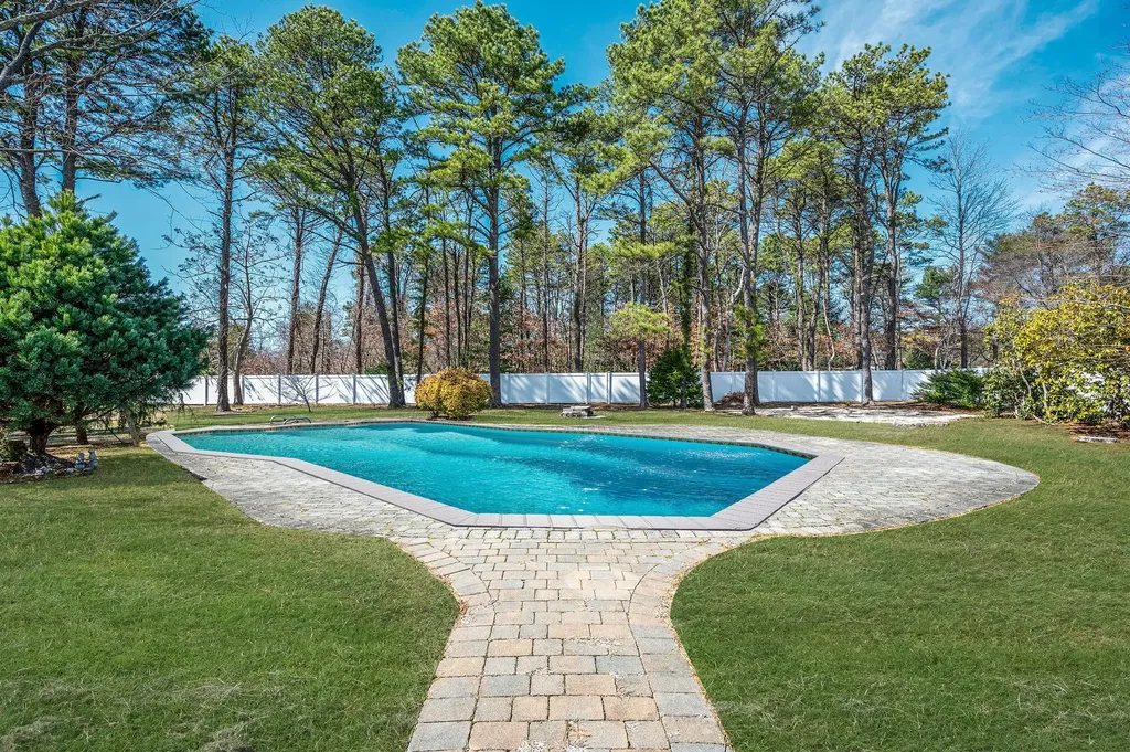 83 Old Brook Road Dix Hills NY 11746
