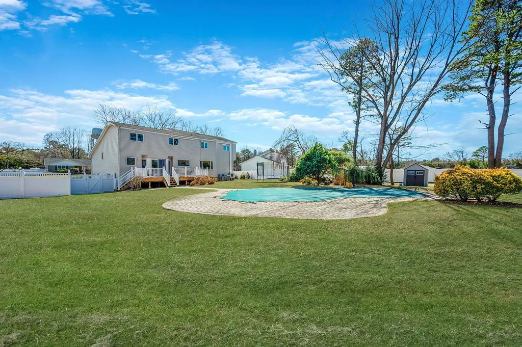 83 Old Brook Road Dix Hills NY 11746