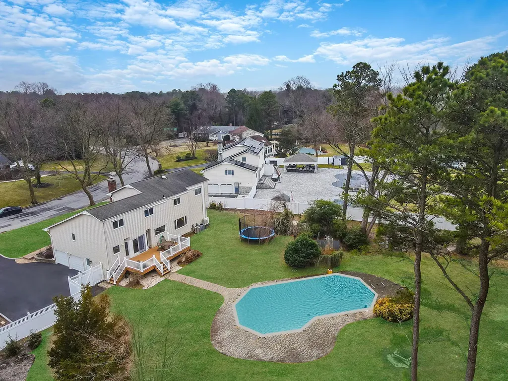 83 Old Brook Road Dix Hills NY 11746