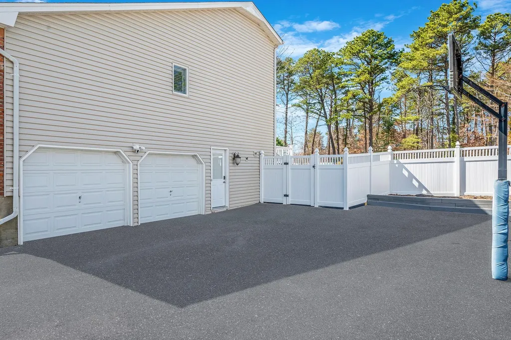 83 Old Brook Road Dix Hills NY 11746