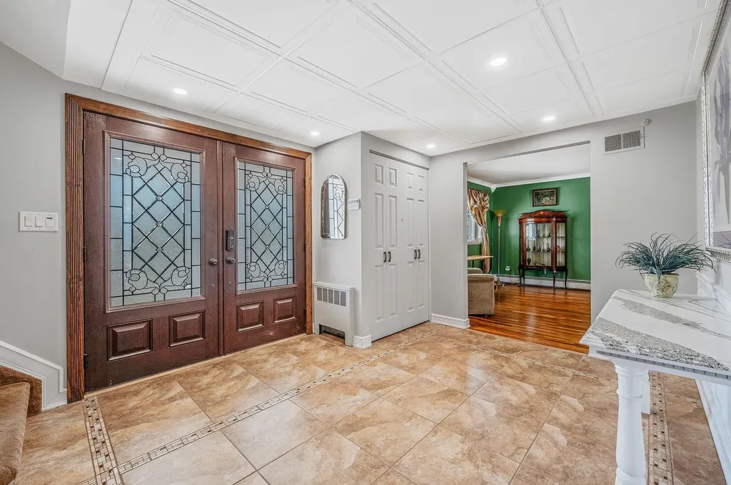 83 Old Brook Road Dix Hills NY 11746