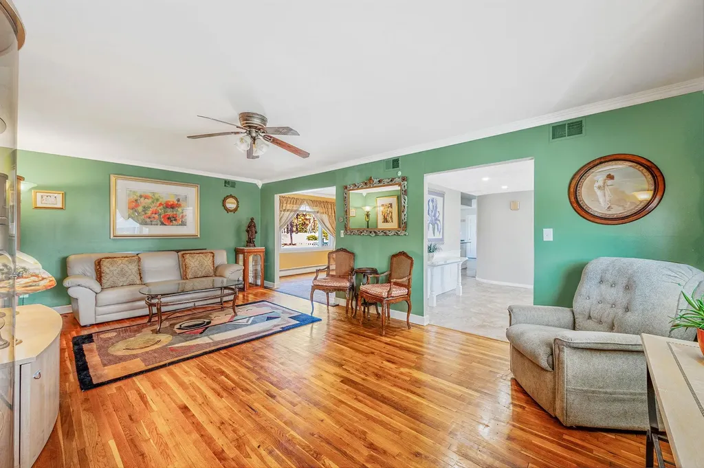 83 Old Brook Road Dix Hills NY 11746