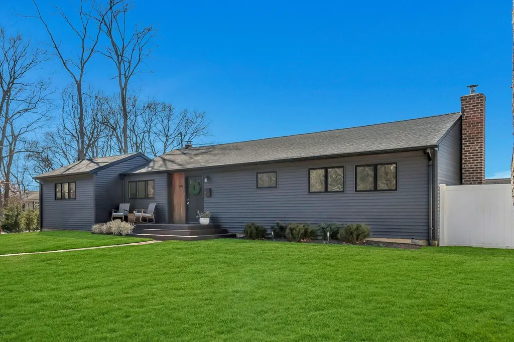 709 Parkside Boulevard Massapequa NY 11758