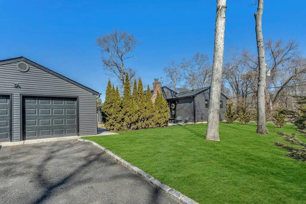 709 Parkside Boulevard Massapequa NY 11758