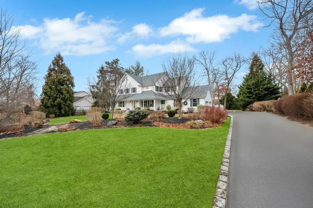 30 Ridgefield Drive Shoreham NY 11786