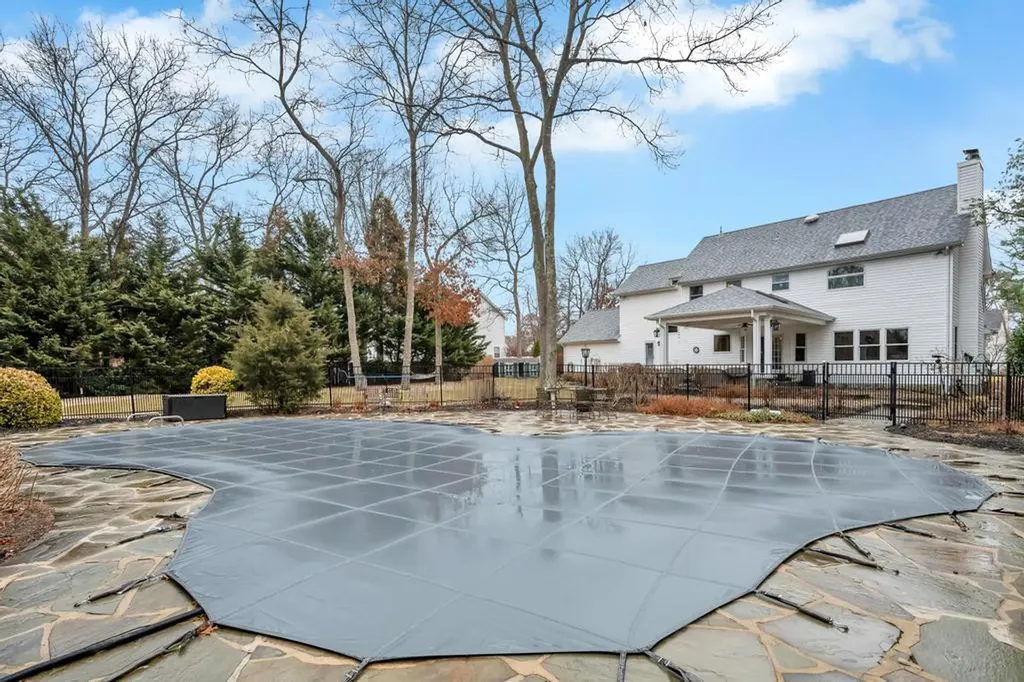 30 Ridgefield Drive Shoreham NY 11786