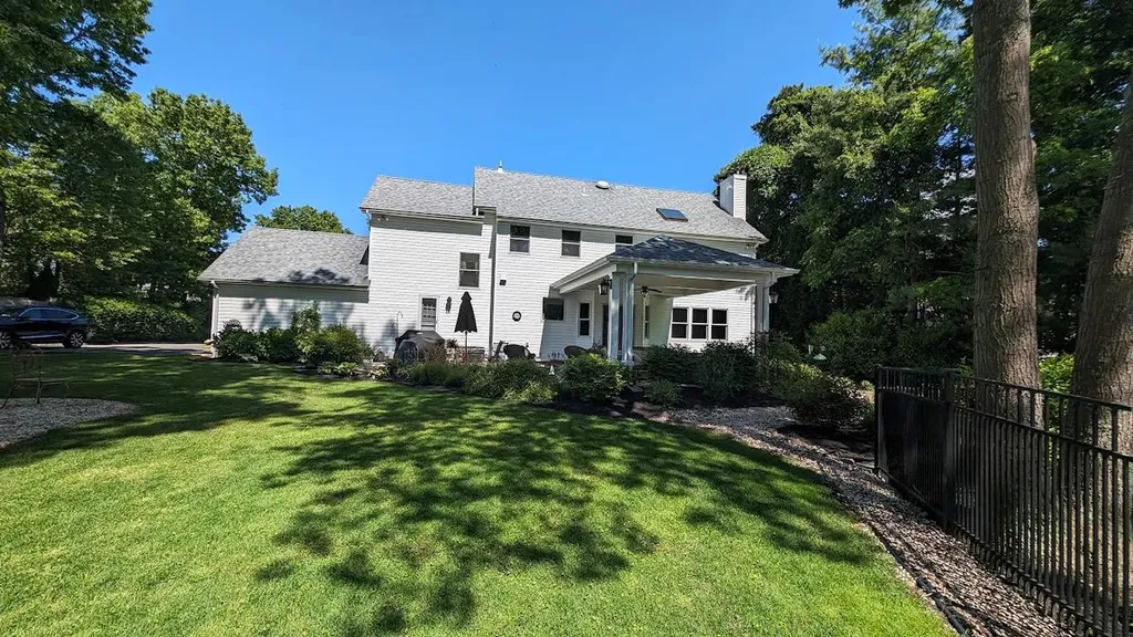 30 Ridgefield Drive Shoreham NY 11786