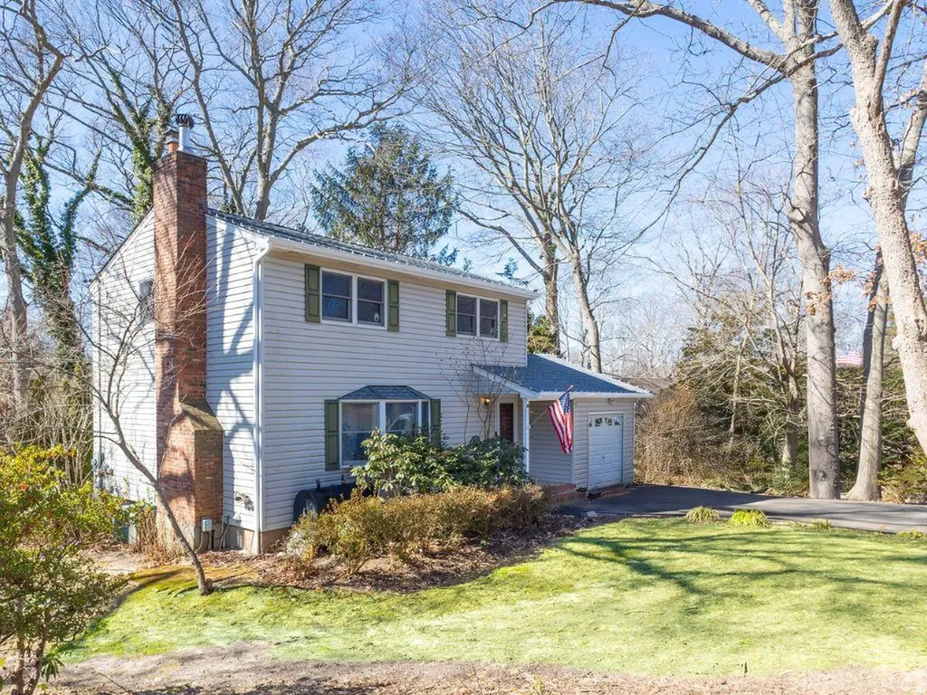 10 Dogwood Lane Brookhaven NY 11764