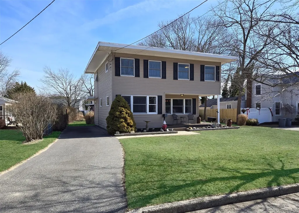 35 Wiggins Avenue Patchogue NY 11772