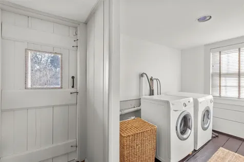 208 N Country Road Miller Place NY 11764