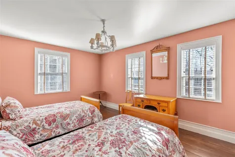 208 N Country Road Miller Place NY 11764