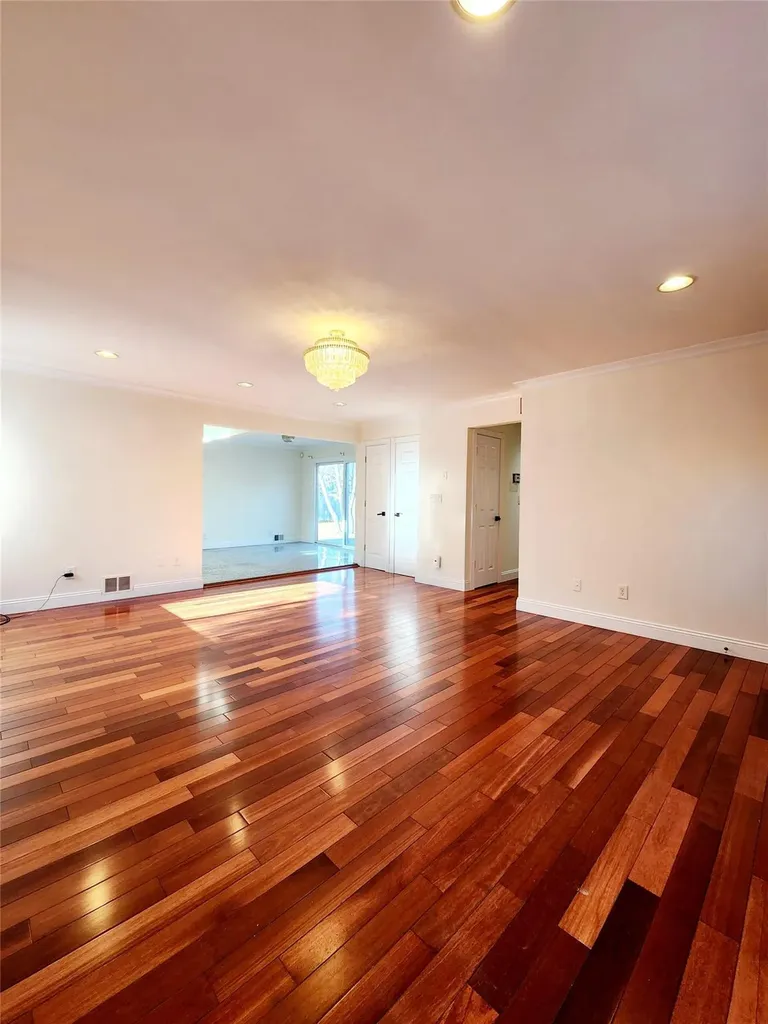 1029 Merriam Road Bay Shore NY 11706