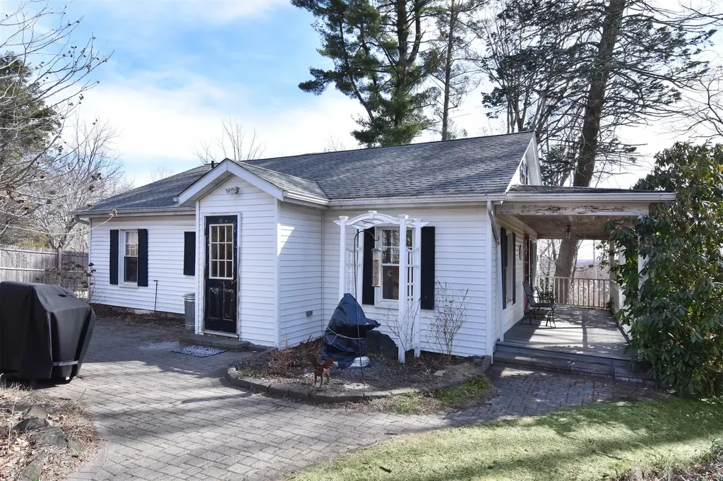 8 Circle Drive Carmel NY 10512