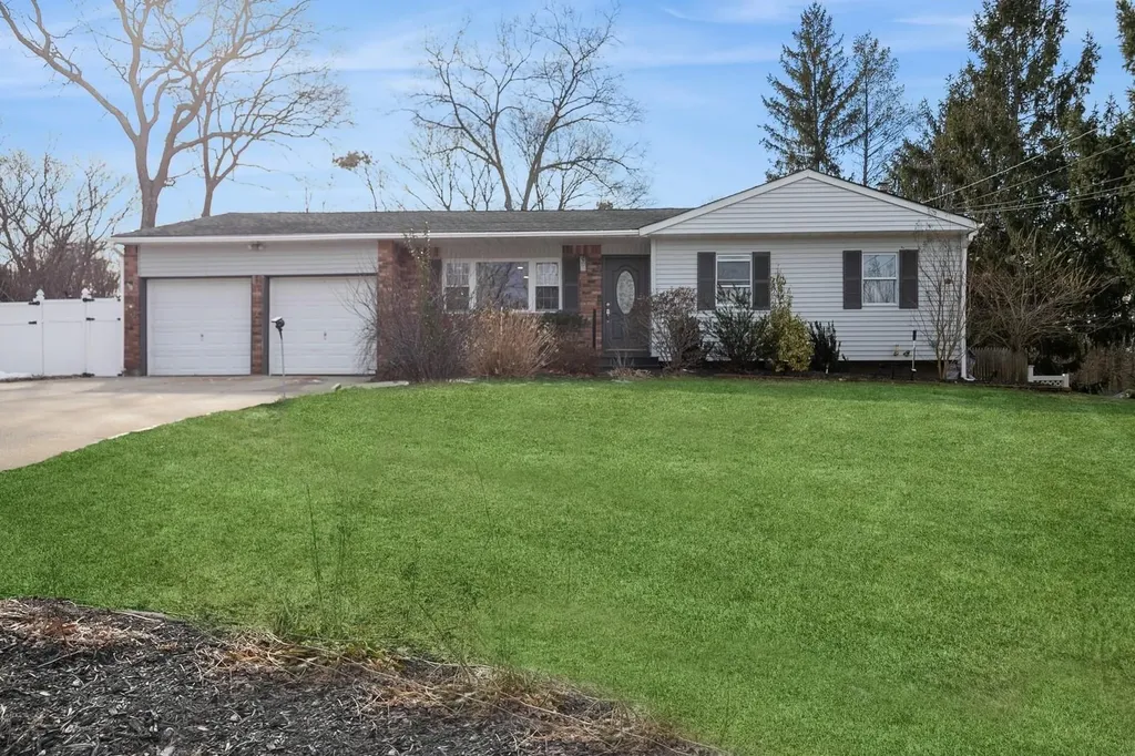 14 Eva Lane Brookhaven NY 11738