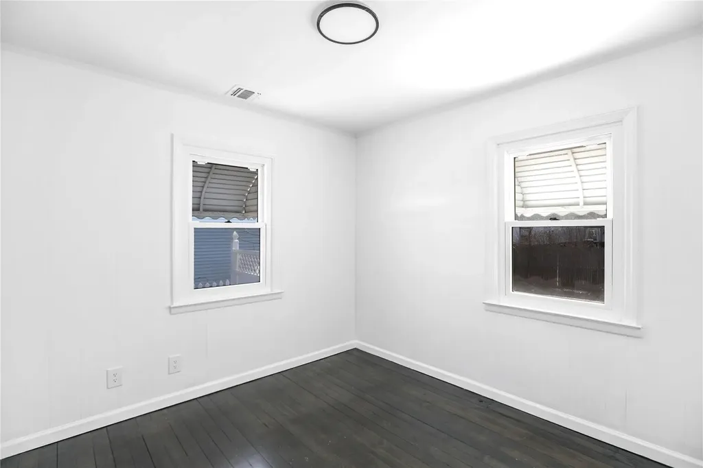 340 Earle Street Central Islip NY 11722