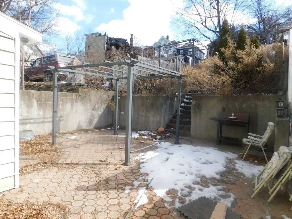 141 N Macquesten Parkway Mount Vernon NY 10550