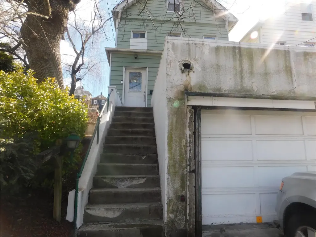 141 N Macquesten Parkway Mount Vernon NY 10550